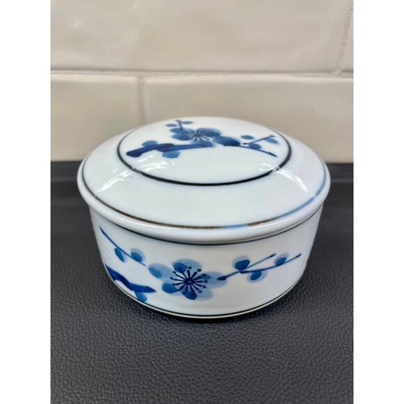 Collection of Blue and White Lidded Dishes Keepsake Boxes - Picture 9 of 12
